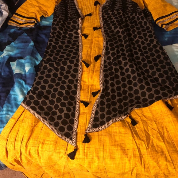 Long yellow cotton dress with black long shrug - Picture 4 of 4